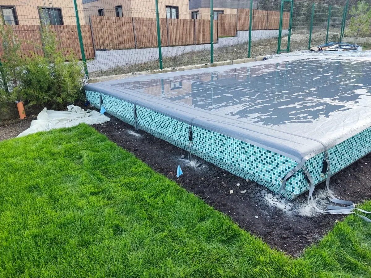 Батутное покрывало на бассейне в Ханты-Мансийске